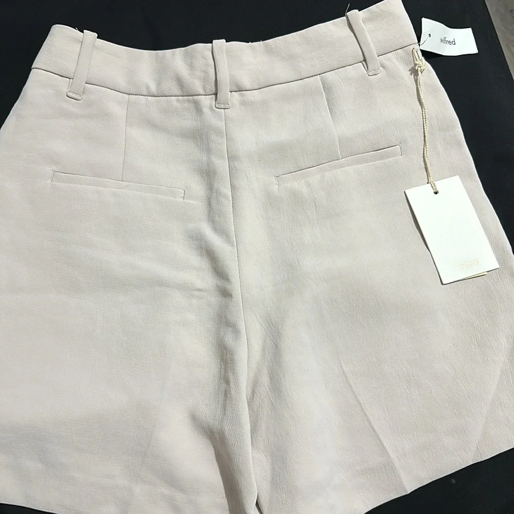 Aritzia mid thigh 5” short - Picture 7 of 9